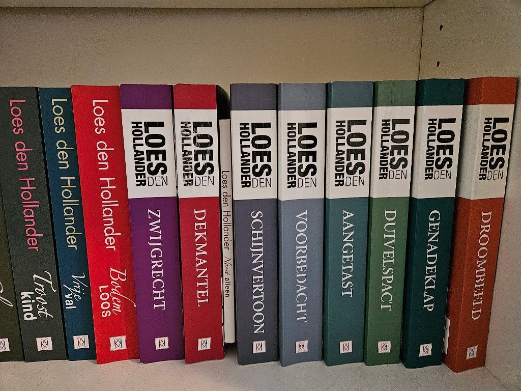 35 thrillers van Loes den Hollander, Ophalen of Verzenden, Zo goed als nieuw, Loes den Hollander, Nederland