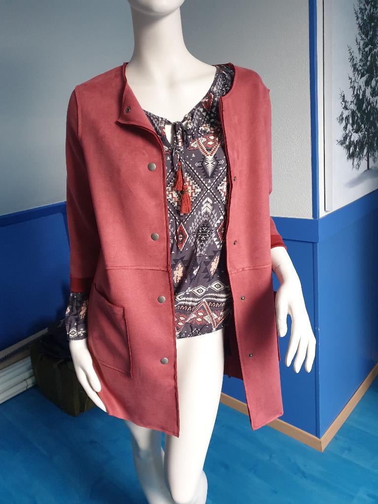 jasje kleur steenrood suede look, blouse antraciet zgan, Maat 38/40 (M), Eksept by shoeby, Ophalen of Verzenden, Zo goed als nieuw