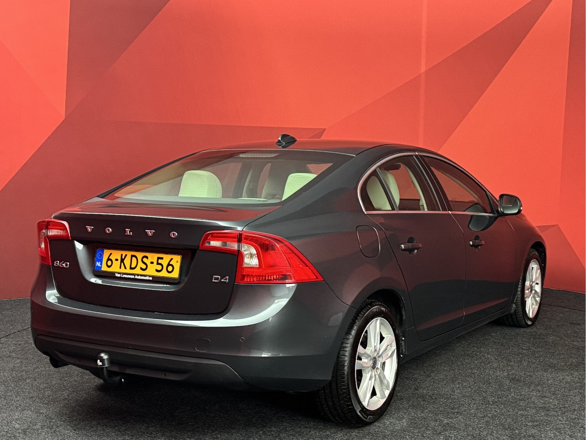 Volvo S60 2.0 D4 Momentum, Auto's, Voorwielaandrijving, Euro 5, Gebruikt, Beige