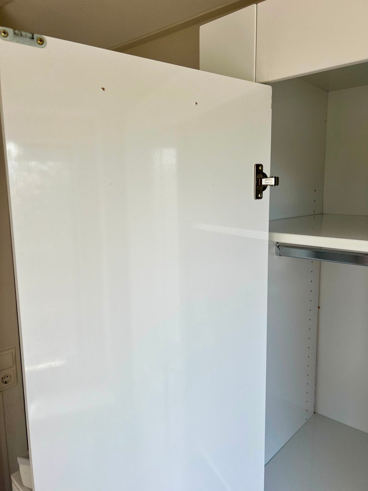 Nette hoogglans witte (babykamer) kast, Ophalen, Gebruikt, 100 tot 150 cm, 150 tot 200 cm