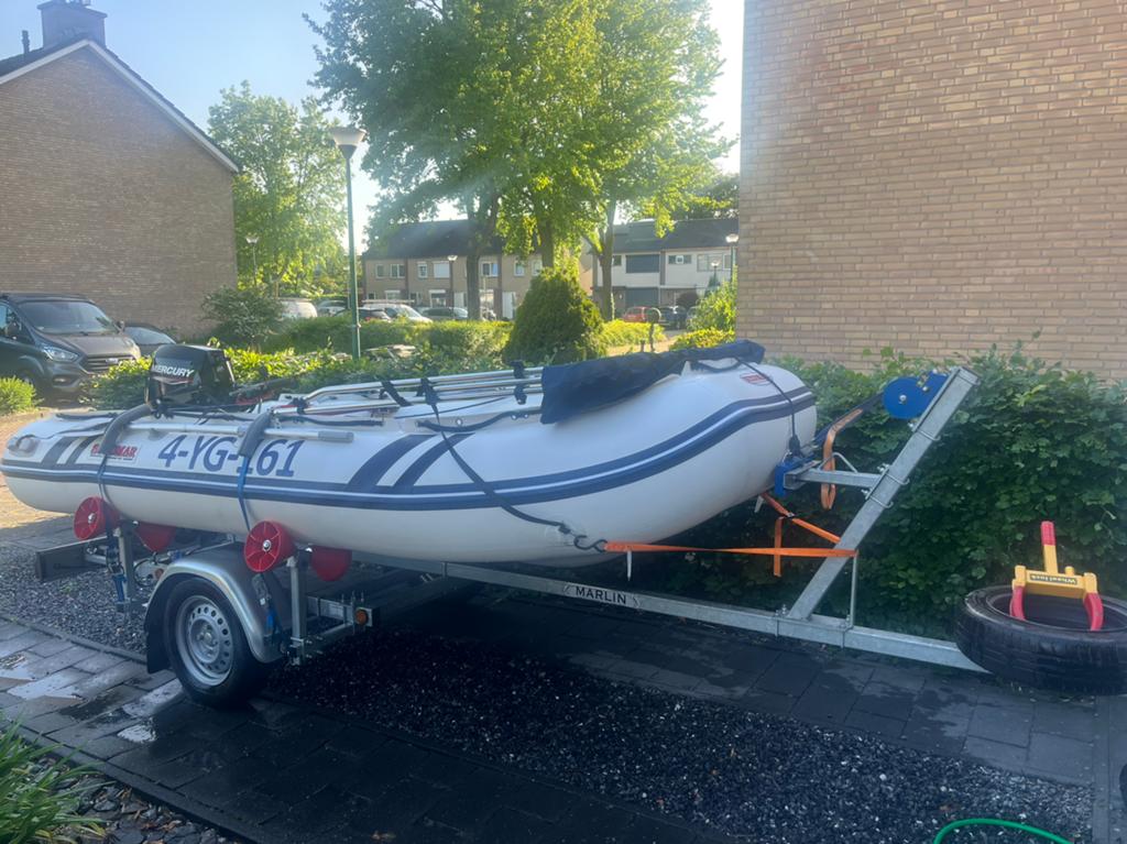 Complete Suzumar 3.90 set met Mercury 15pk en trailer, Watersport en Boten, Rubberboten, Suzumar, Zo goed als nieuw, Ophalen, Afdekzeil