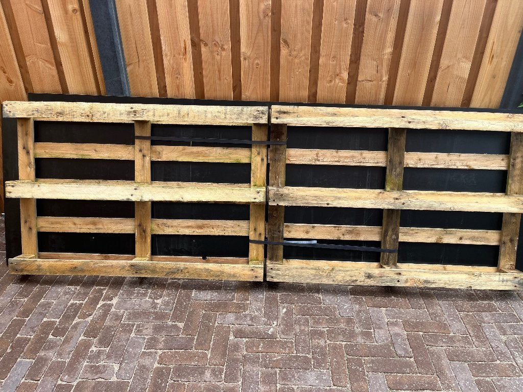 Pallet & OSB platen zwart, Ophalen, Minder dan 25 mm, Zo goed als nieuw, 200 tot 250 cm