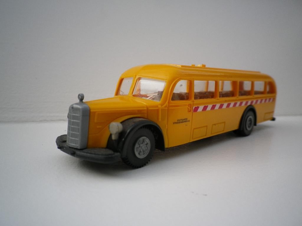 Brekina Mercedes O5000 bus kommunal werke, Hobby en Vrije tijd, Modelauto's | 1:87, Ophalen of Verzenden, Zo goed als nieuw, Bus of Vrachtwagen