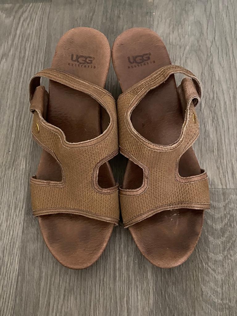 UGG bruine sandalen maat 39., Kleding | Dames, Schoenen, Bruin, Verzenden, Sandalen of Muiltjes, Zo goed als nieuw