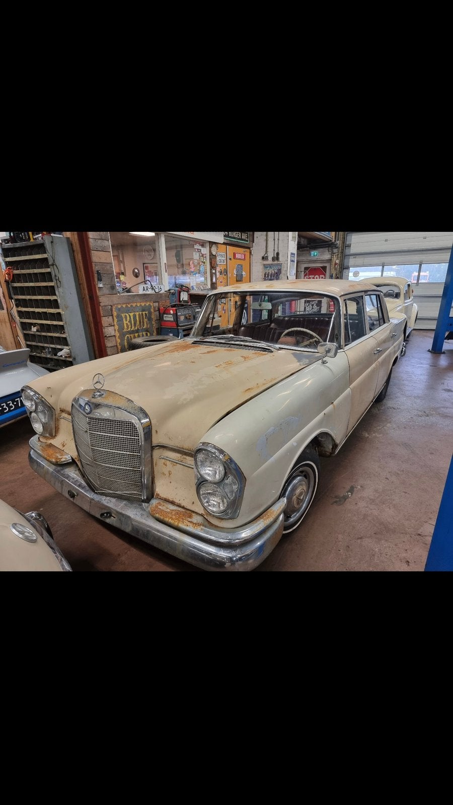 Mercedes-Benz 220S W111 1960 | Oldtimer, Auto's, Oldtimers, Particulier, Mercedes-Benz, Benzine, Sedan, Automaat, Beige, Leder