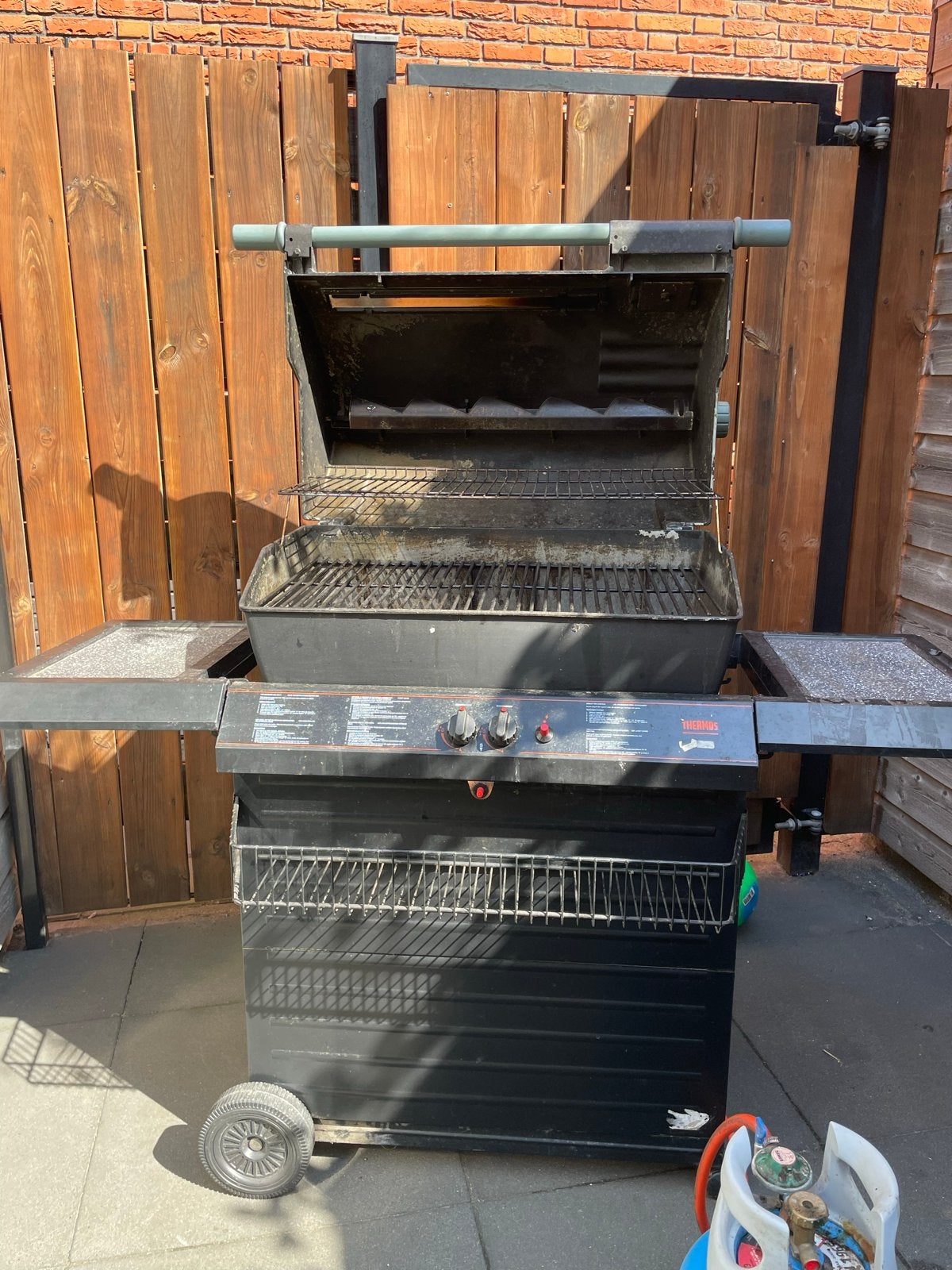 Gebruikte gasbarbecue met hoes, Ophalen, Gebruikt