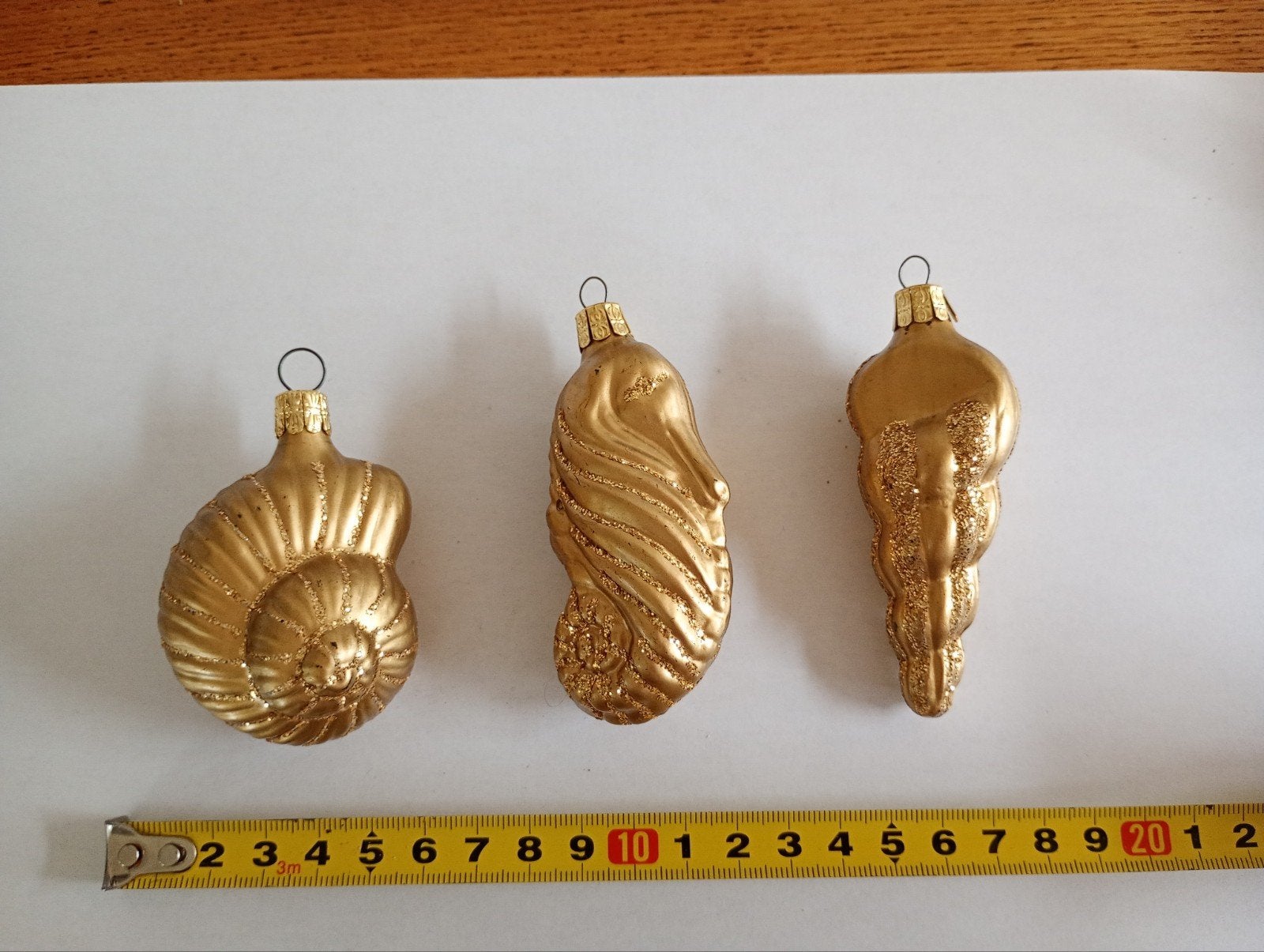 drie glazen kerstballen zeethema goudkleurig, Diversen, Ophalen