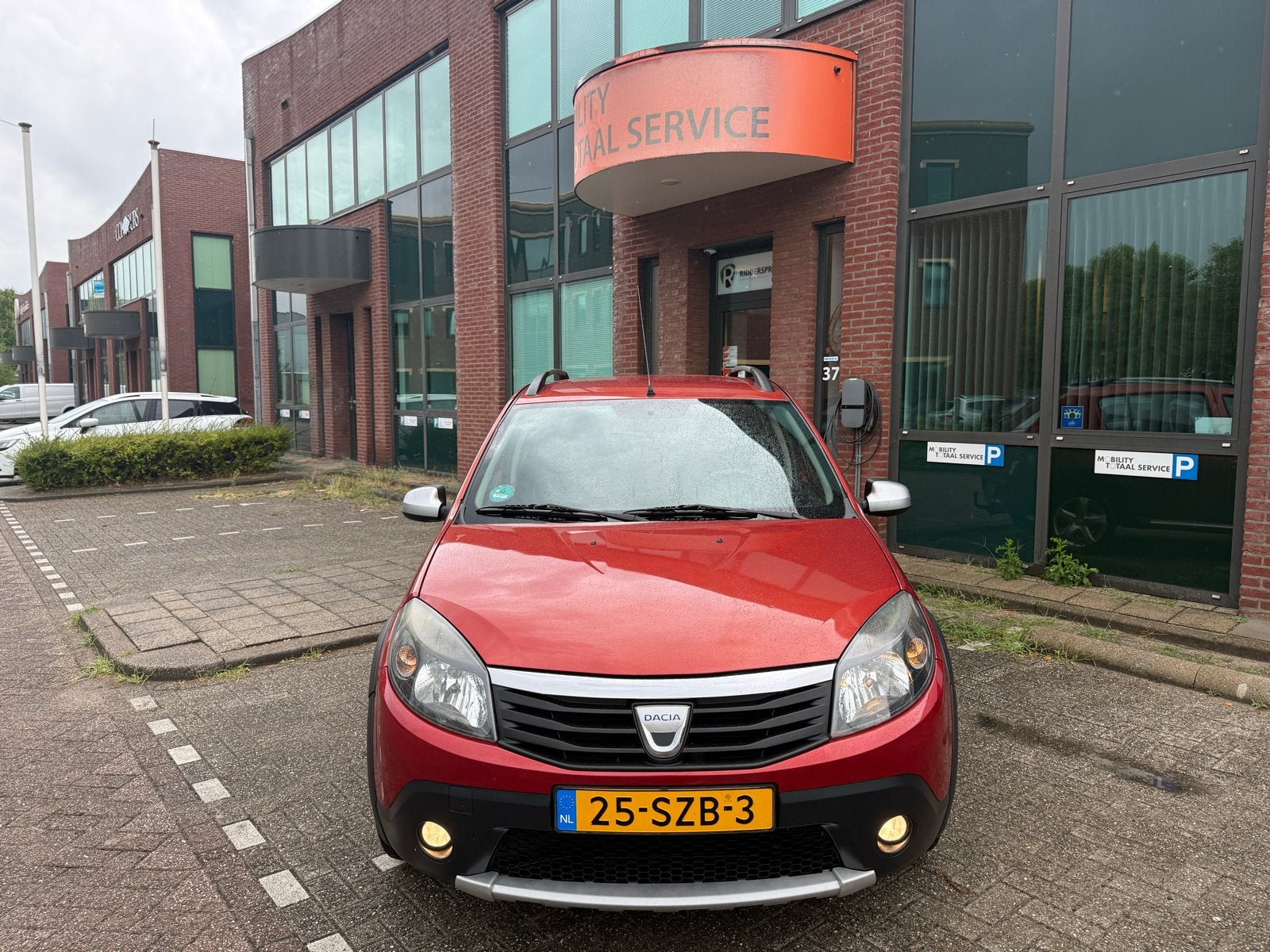 Dacia Sandero  stepway 1.6 MPI, Auto's, Voorwielaandrijving, Stof, 565 kg, Zwart