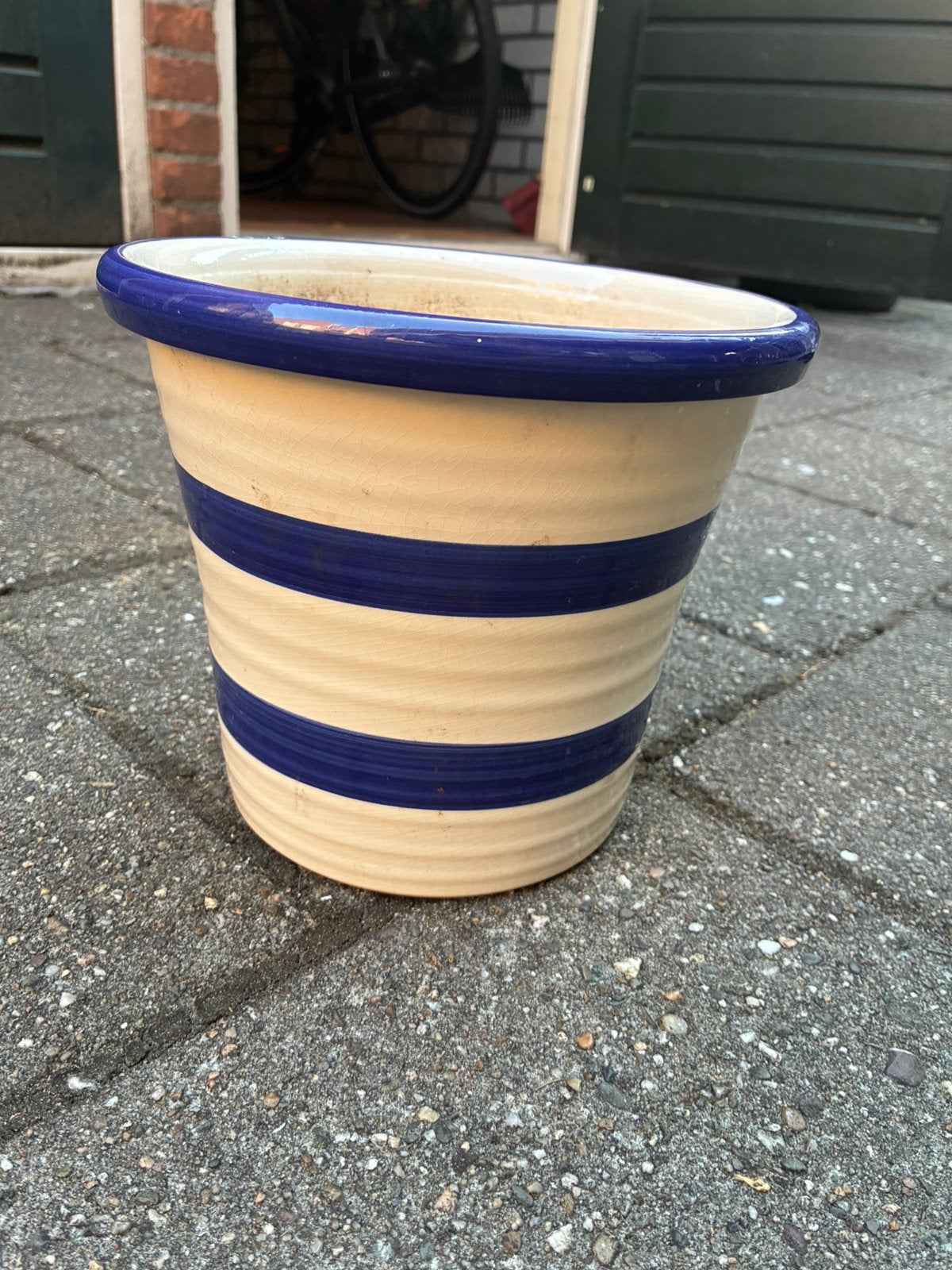 Pot blauw met strepen, Tuin en Terras, Bloempotten, Ophalen, Rond, Zo goed als nieuw, Aardewerk