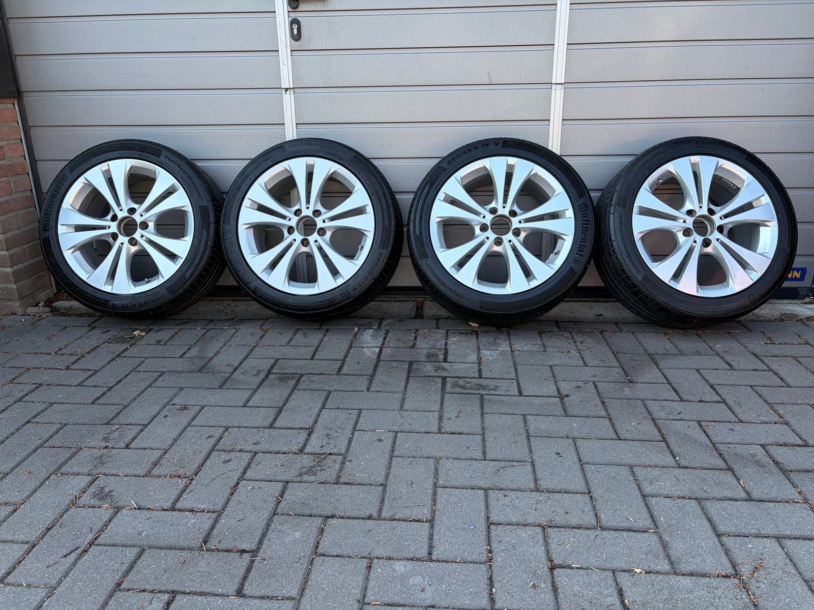17 inch Mercedes velgen met Continental Contisport banden, Auto-onderdelen, Banden en Velgen, Ophalen, Gebruikt, Info@mercedes-benz.com