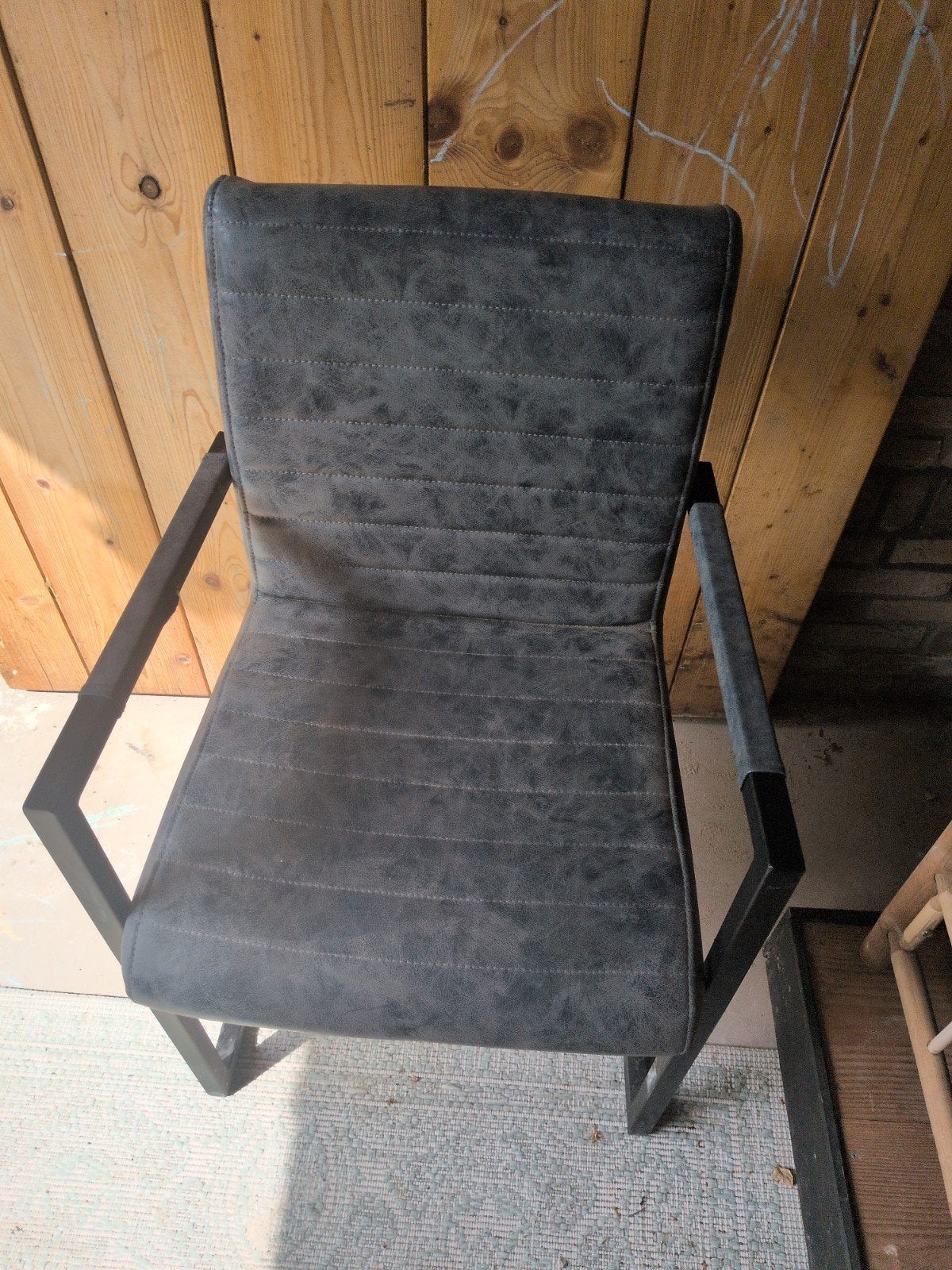 Comfortabele grijze stoel met metalen frame, Ophalen, Gebruikt, Stof, Modern industrieel