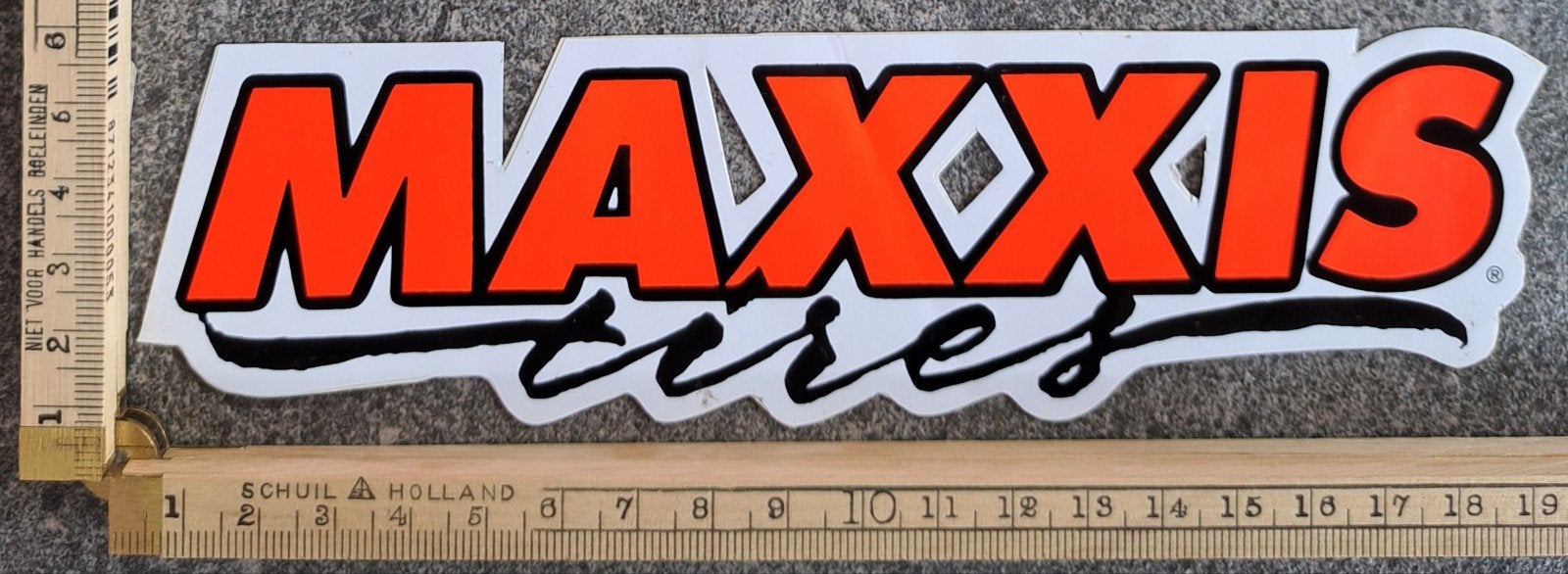 vintage sticker Maxxis Tires autosport autorace autospeedway, Ophalen of Verzenden, Zo goed als nieuw