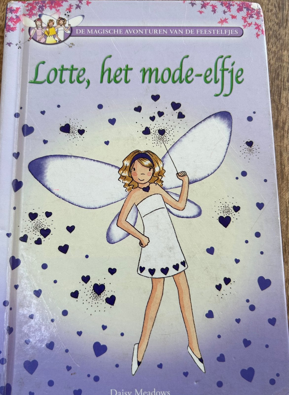 Lotte, het mode-elfje - Regenboogedeltjes - Daisy Meadows, Ophalen of Verzenden, Gelezen