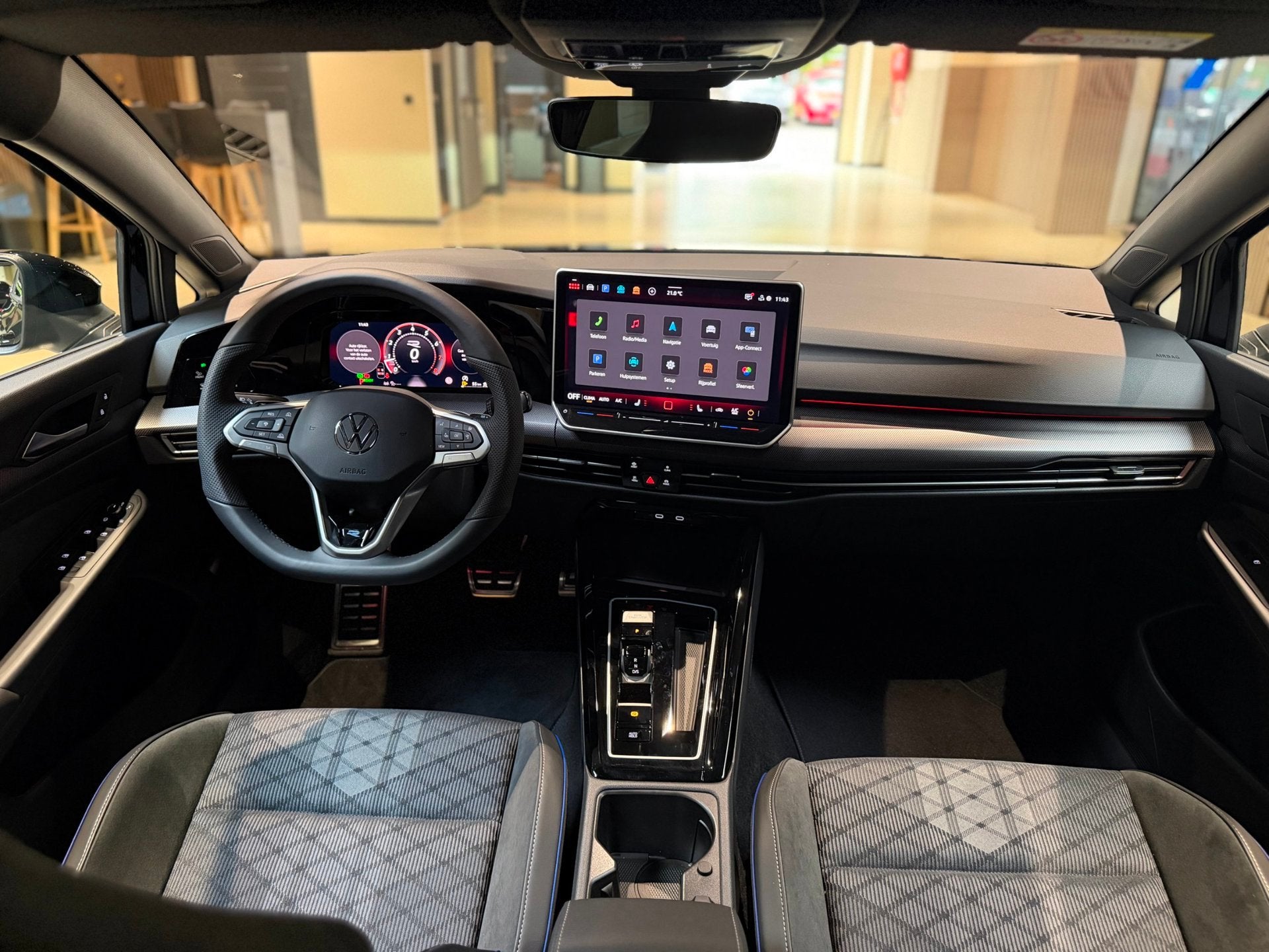 Volkswagen GOLF 1.5 eTSI R-Line Edition|Pano|Matrix|Keyless|, Dealer onderhouden, Stof, 4 cilinders, 150 pk