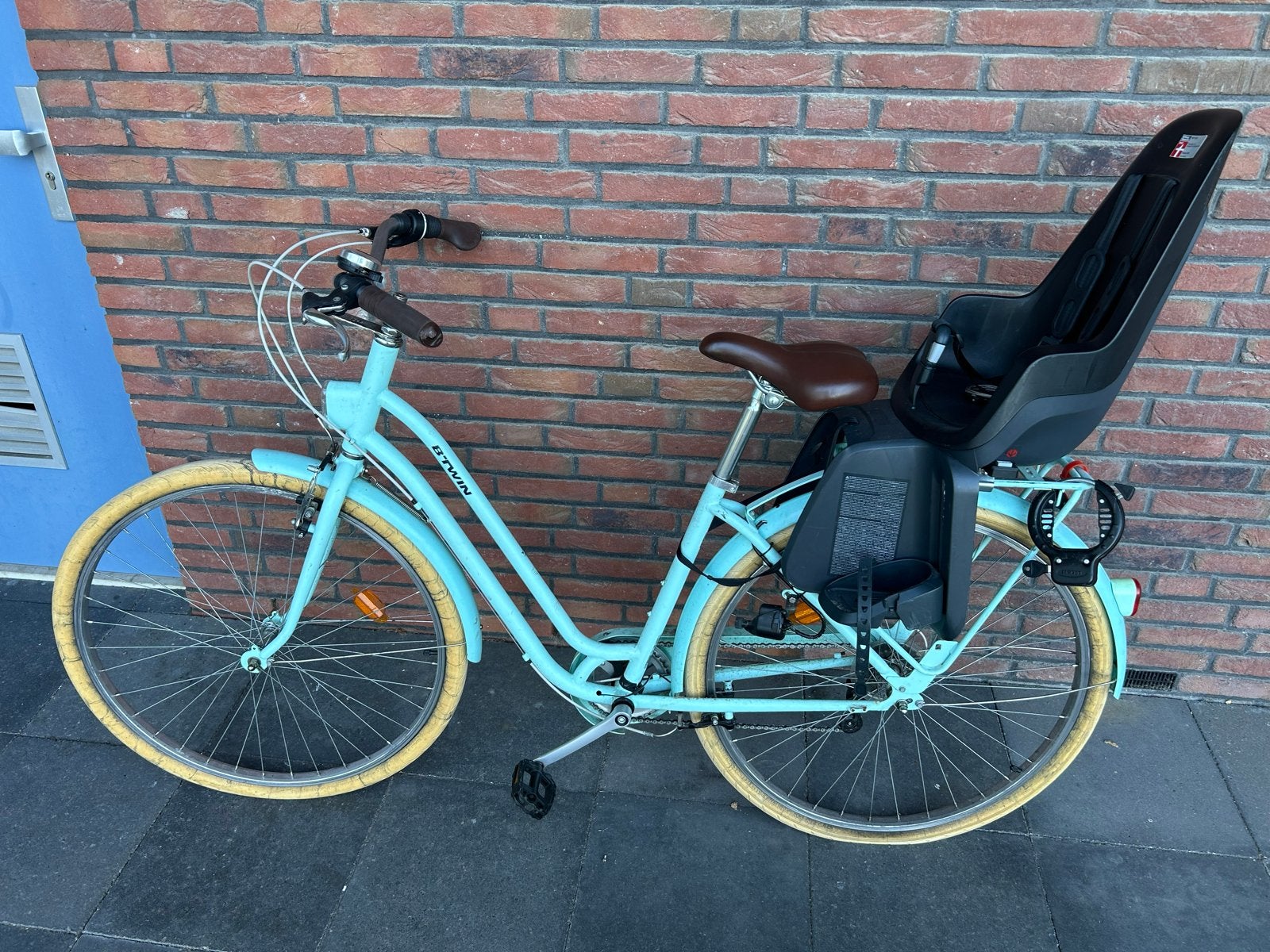 Btwin fiets met Yepp achterzitje en helm, Ophalen, Achterzitje, 9 t/m 36 kg, Gebruikt