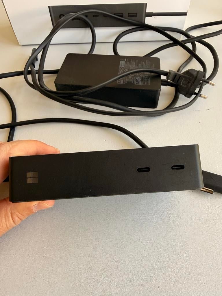Microsoft Surface Dock 2 - Zo goed als nieuw, Computers en Software, Dockingstations, Verzenden, Zo goed als nieuw, Docking station