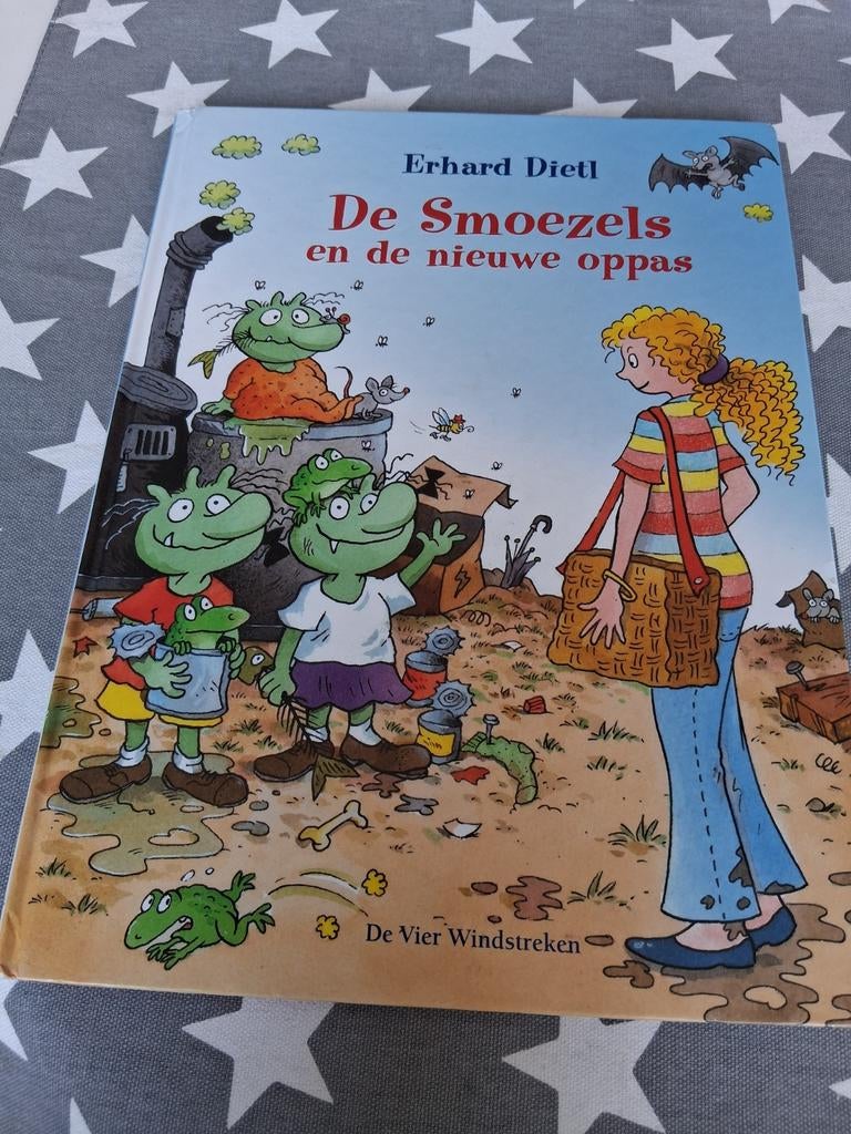 boek erhard dietl - de smoezels en de nieuwe oppas, Ophalen of Verzenden, Gelezen, Fictie algemeen