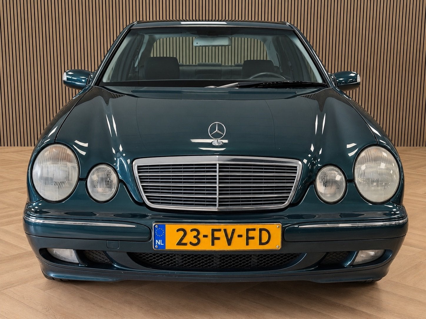 Mercedes-Benz E-klasse 240 Classic AUT. TREKHAAK CRUISECONTR, Auto's, Gebruikt, Met garantie (alle), Bedrijf, 170 pk