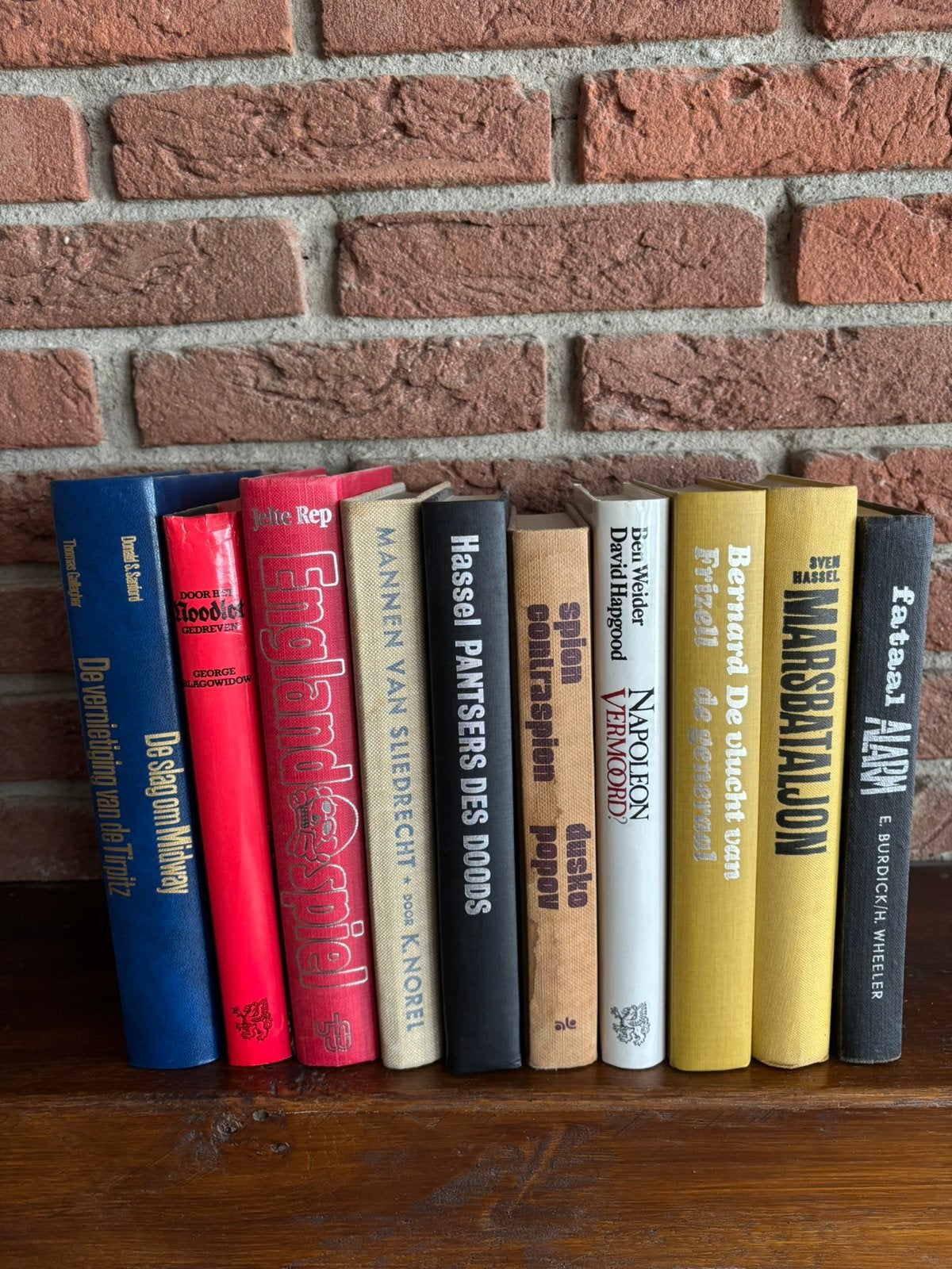 10 Boeken Oorlog/Misdaad in 1 koop, Ophalen of Verzenden, Gelezen