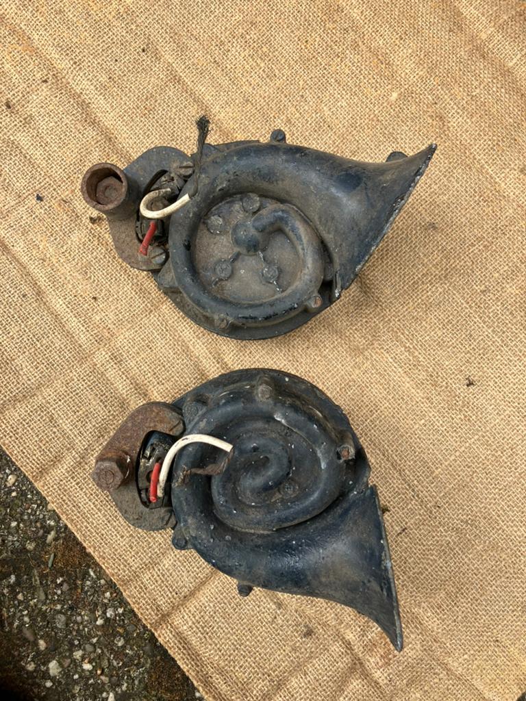 2x slakkenhuis claxon, Ophalen of Verzenden, Gebruikt