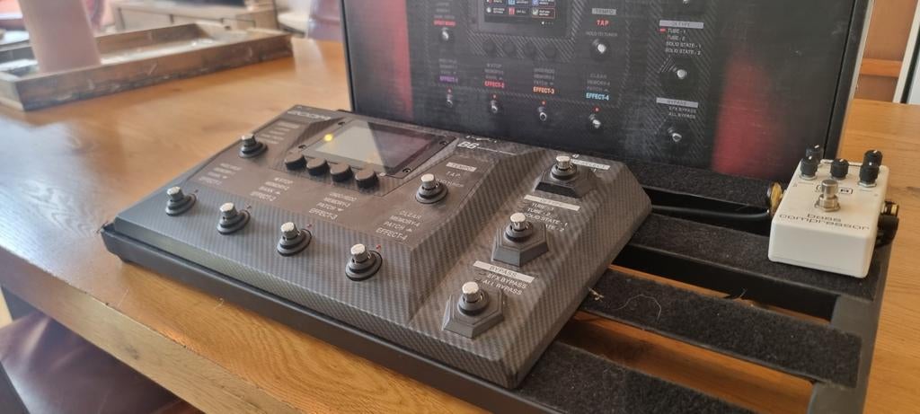 Pedaltrain 2 met Zoom B6 en MXR M87 Bass Compressor, Muziek en Instrumenten, Effecten, Ophalen of Verzenden, Zo goed als nieuw