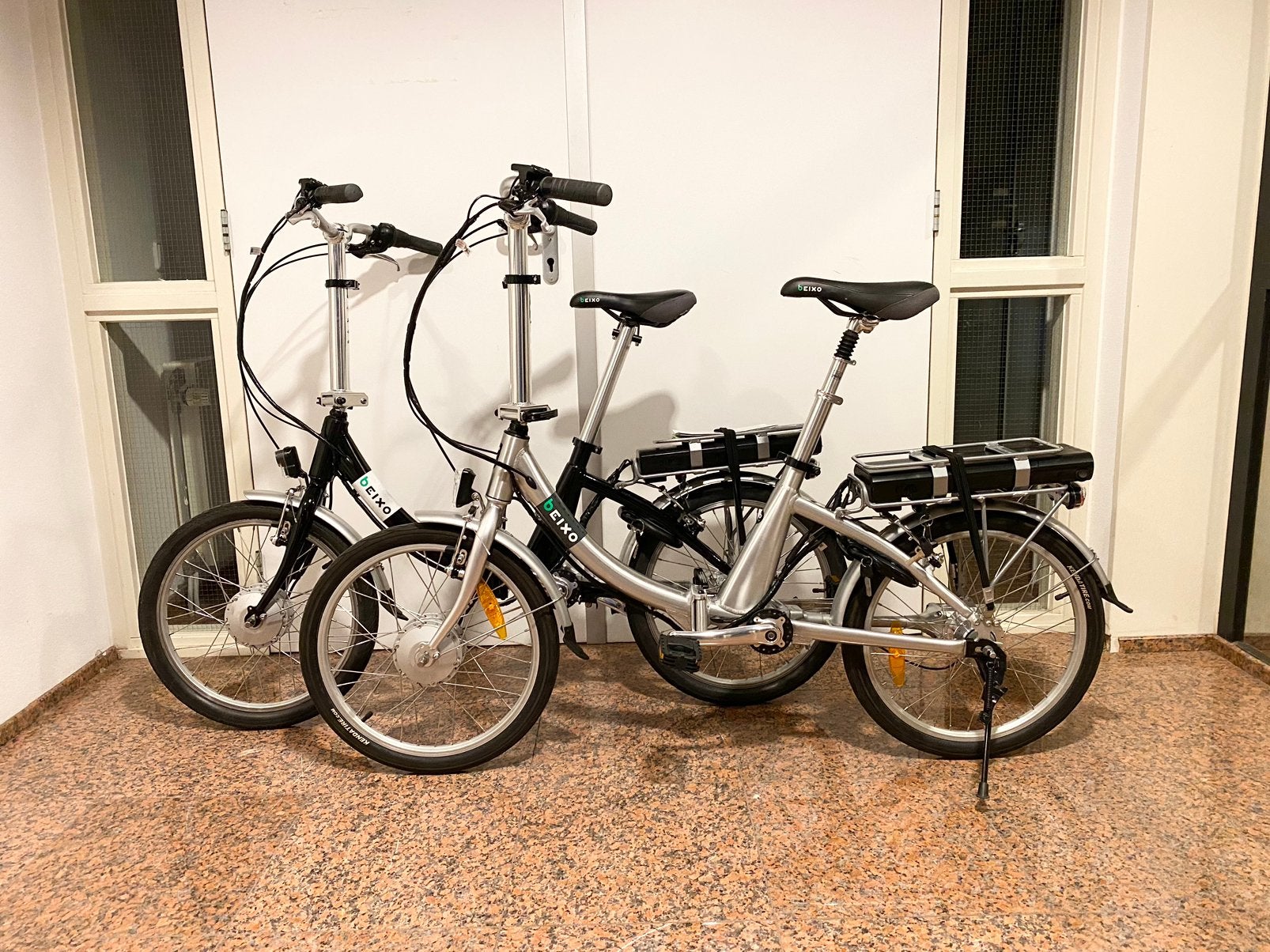 Splinternieuwe set Beixo elektrische vouwfietsen