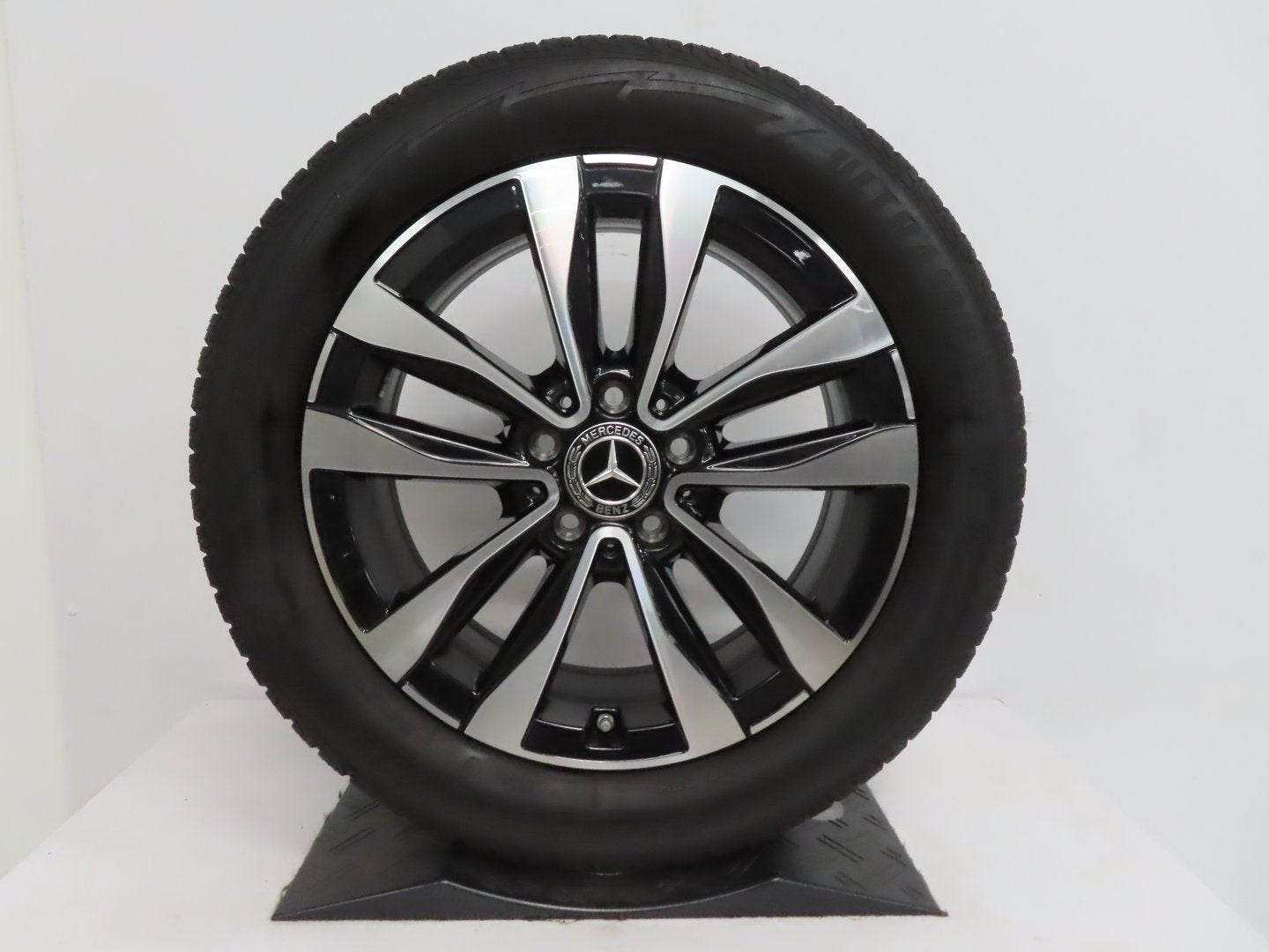 Originele Mercedes C klasse W206 17 inch velgen winterbanden, Gebruikt, -, -, Banden en Velgen