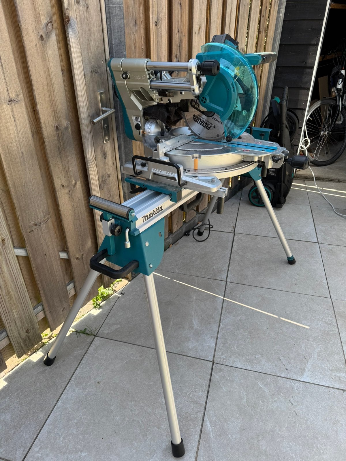 Makita LS1019L afkortzaag + WST06 onderstel – complete set, Doe-het-zelf en Verbouw, Gereedschap | Zaagmachines, Ophalen, 70 mm of meer
