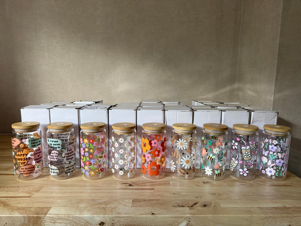 70 glazen tumblers incl deksels en rietjes, Nieuw, Ophalen of Verzenden, Meerkleurig, Glas