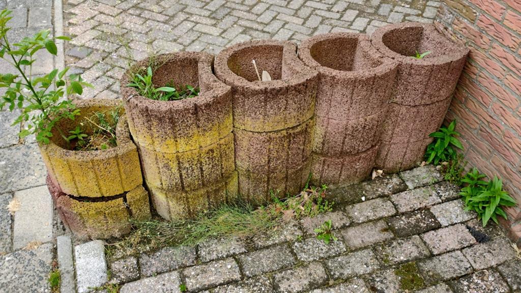 Gratis 13 stapelbare betonnen bloembakken, Tuin en Terras, Ophalen, Gebruikt, Rond