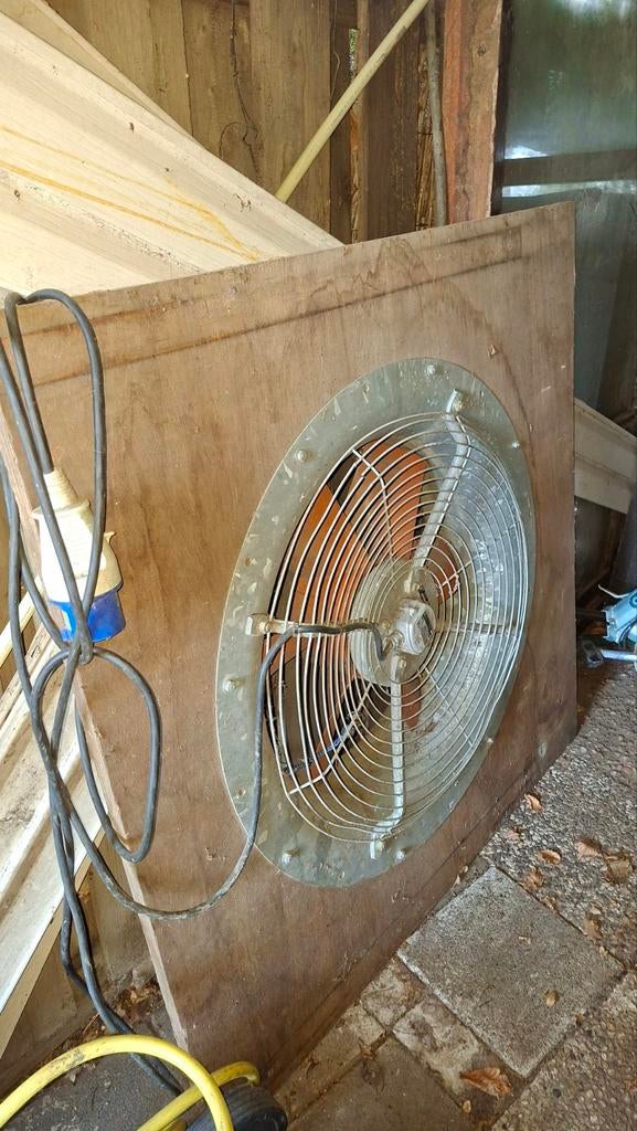 Robuuste afzuigmotor / ventilator - VEB Elektromotorenwerk, Doe-het-zelf en Verbouw, Ophalen, Gebruikt, Ventilator en Afzuiger