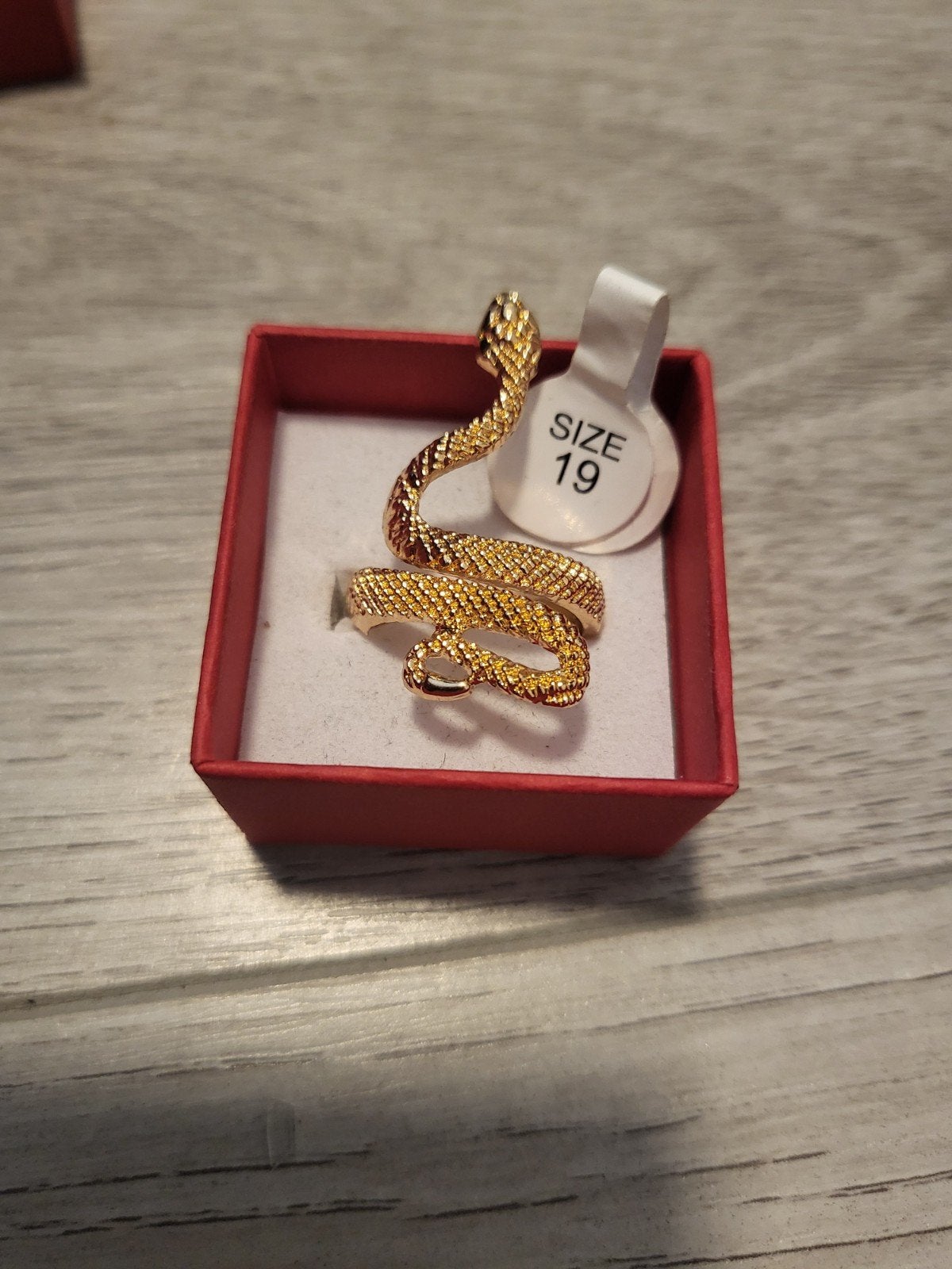 Nieuwe Gouden Slangenring - Maat 19, Sieraden, Tassen en Uiterlijk, IJzer of Staal, 19 tot 20, Nieuw, Ophalen of Verzenden