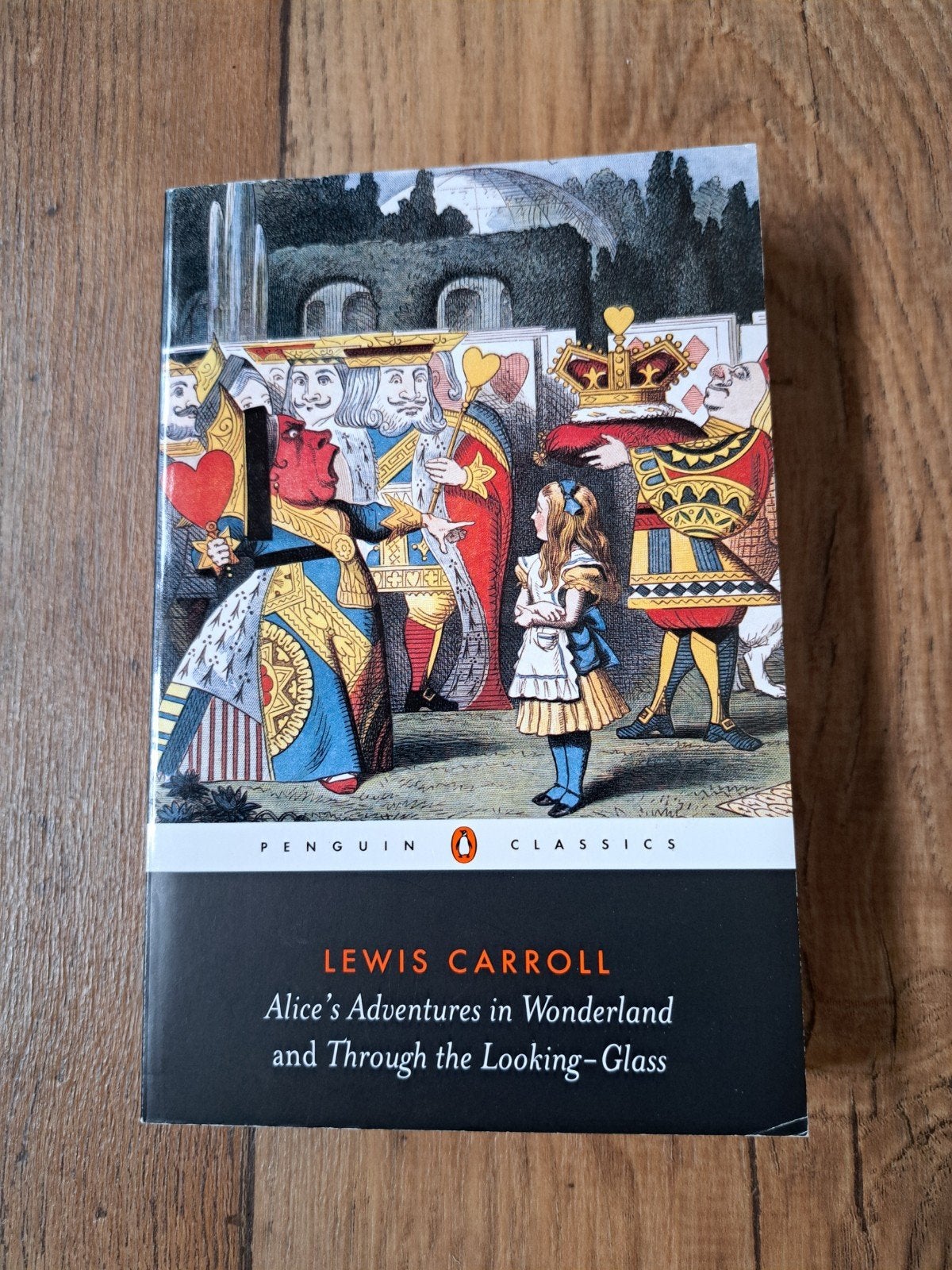 Alice's Adventures in Wonderland & Through the Looking-Glass, Ophalen of Verzenden, Gelezen, Lewis Carroll, Europa overig