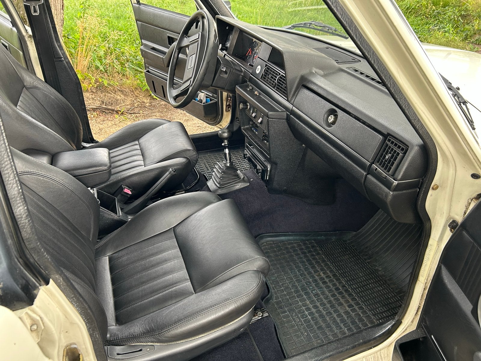 Volvo 244 240 sedan uit 1982, foto 12