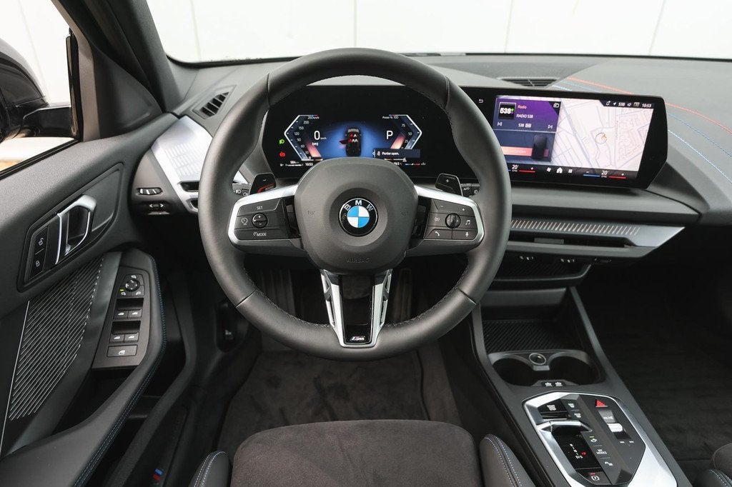 BMW 1 Serie 120 M Sport Automaat / Panoramadak / Sportstoele, Auto's, BMW, 12 maanden, Gebruikt, 156 pk, Zwart