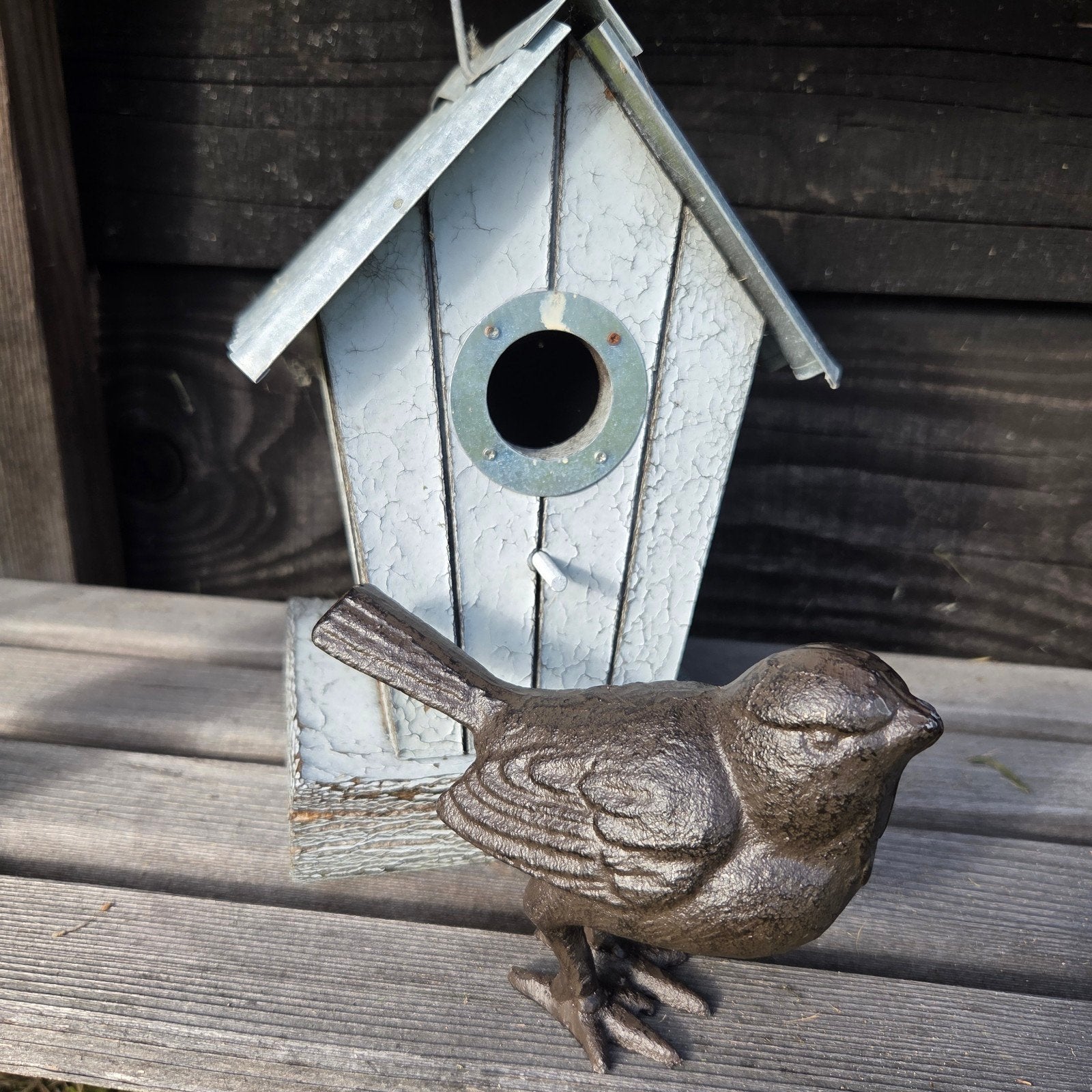 Gietijzeren beeldje v vogel tuindecoratie decoratie vogeltje, Ophalen of Verzenden, Nieuw, Metaal, Dierenbeeld