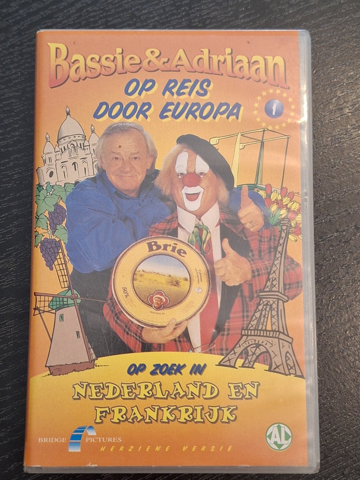 Bassie & Adriaan Op Reis Door Europa Deel 1 VHS, Ophalen of Verzenden