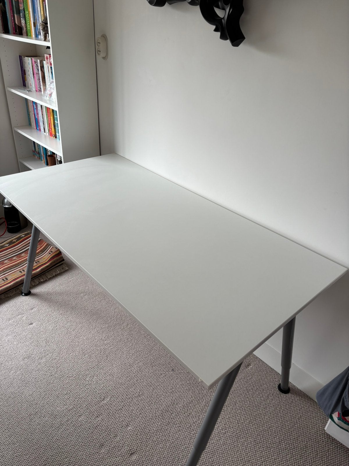 Ikea bureau Thyge, Ophalen, 160 cm, In hoogte verstelbaar, Zo goed als nieuw