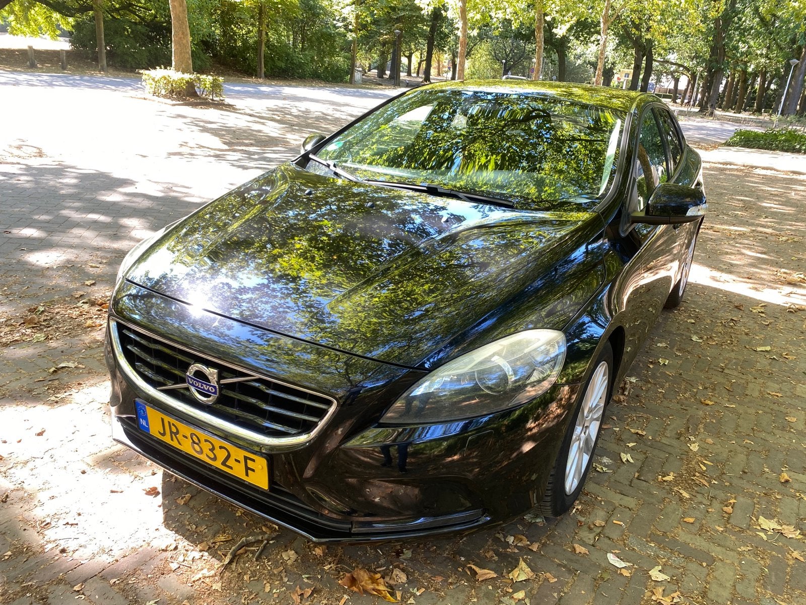 Volvo V40 D2 1.6 2015 Zwart, Voorwielaandrijving, 4 cilinders, Leder en Stof, Zwart