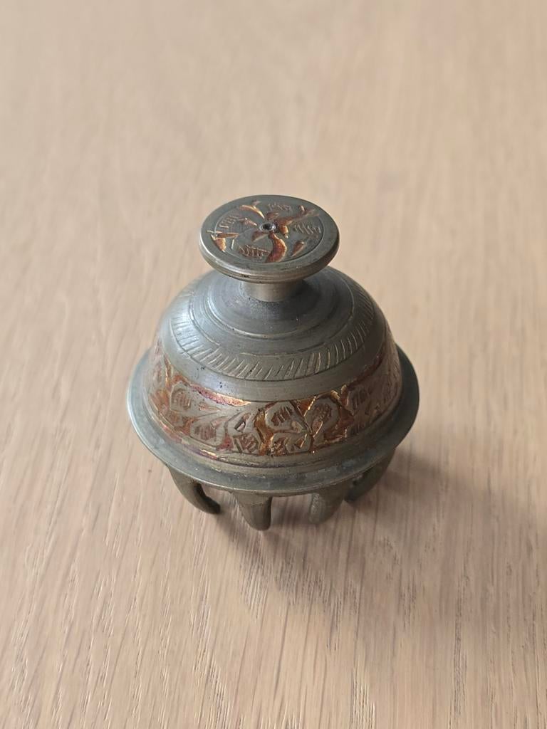 Antieke messing olifantenklauwbel, afkomstig uit India €20, Antiek en Kunst, Antiek | Koper en Brons, Ophalen of Verzenden, Koper