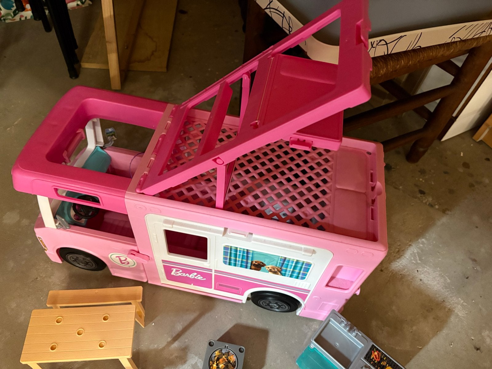 Foto 20 van Groot Barbie huis met veel extra's en accessoires