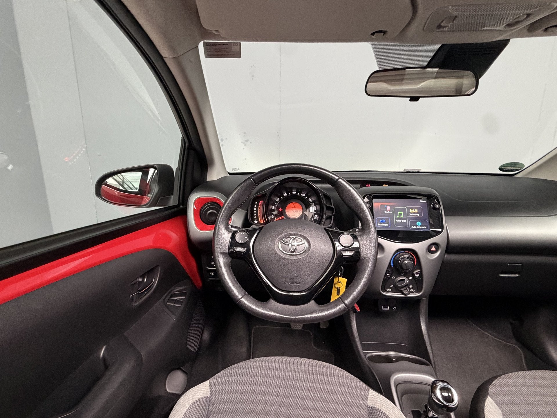 Toyota Aygo 1.0 VVT-i x-play Automaat|Cabrio|Carplay|Airco|A, Stof, Gebruikt, Zwart, 4 stoelen