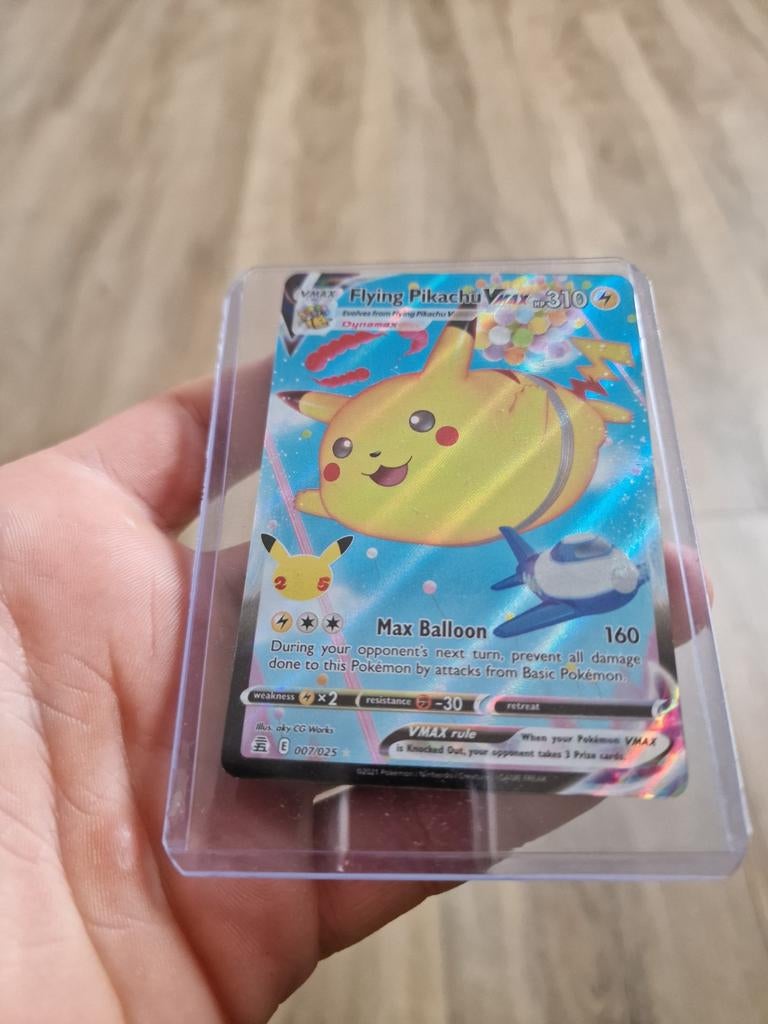 Pokémon Kaart: Flying Pikachu VMAX & Surfing Pikachu VMAX, Hobby en Vrije tijd, Verzamelkaartspellen | Pokémon, Ophalen of Verzenden