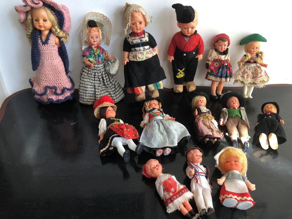 Vintage folklore klederdracht poppen, set van 14, Ophalen of Verzenden, Gebruikt, Pop