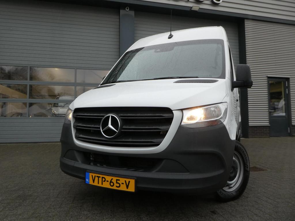 Mercedes-Benz Sprinter 215 CDI L2H2 Airco, Camera, Navigatie, Stof, Gebruikt, 4 cilinders, 150 pk