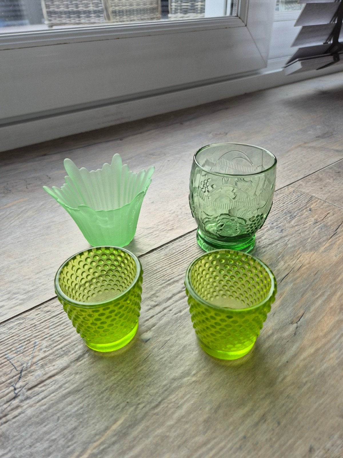 Set van 4 groene glazen: theelichthouders en glas, Ophalen of Verzenden