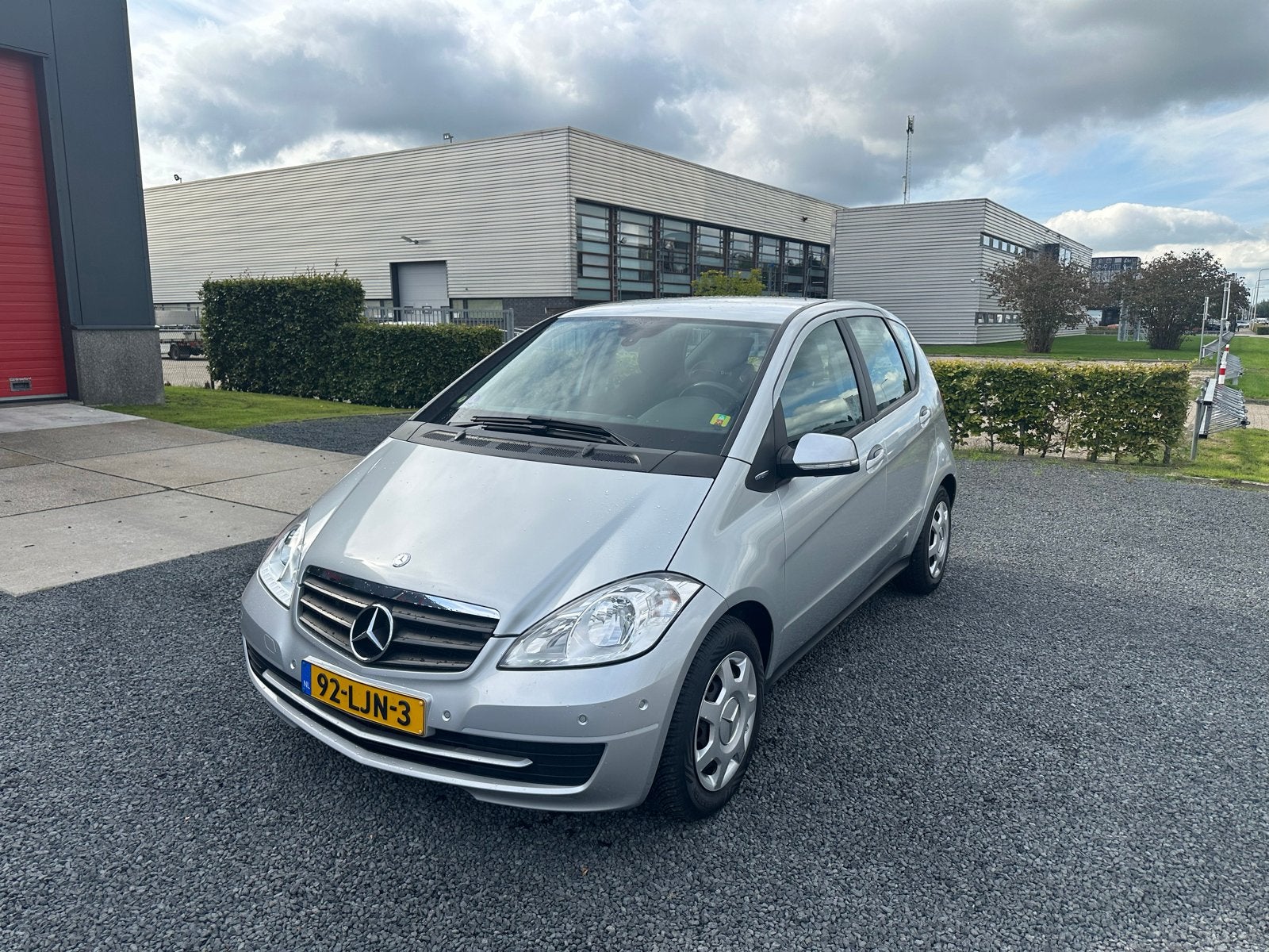 Mercedes-Benz A-Klasse 1.5 A160 5DRS 2010 Grijs Airco,PDC, Auto's, Voorwielaandrijving, Stof, Zwart, 49 €/maand