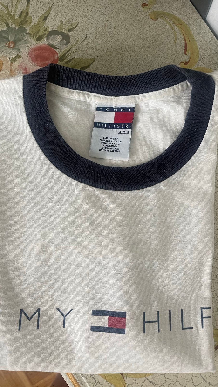 Vintage Tommy Hilfiger T-shirt - Wit met marineblauw, Ophalen of Verzenden, Maat 52/54 (L), Wit, Tommy Hilfiger
