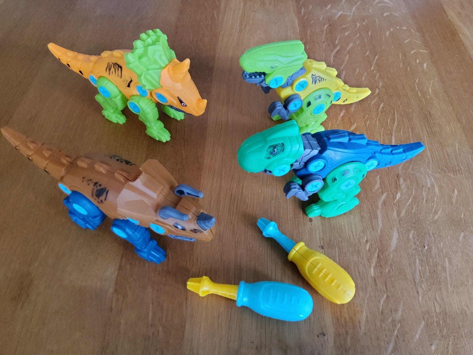 Dino speelgoed om zelf te bouwen en uit elkaar te halen, Ophalen of Verzenden, Zo goed als nieuw, Knutselen