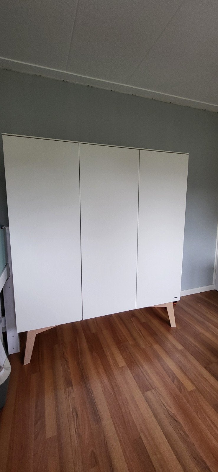 Kidsmill Sixties Kledingkast - Wit, Ophalen, Met deur(en), Gebruikt, Modern, Scandinavisch